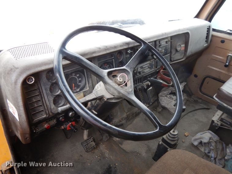 image for item DJ5789 1985 International F2554  dump truck