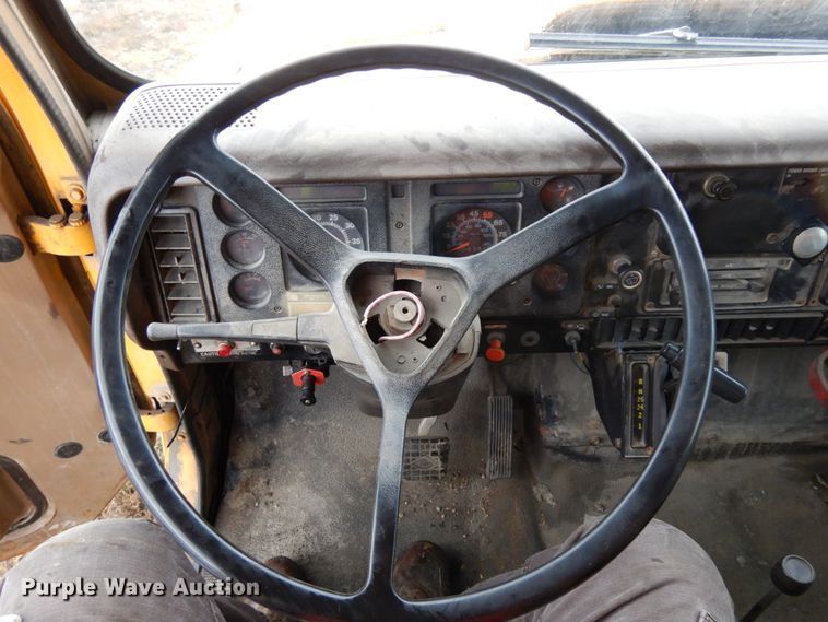 image for item DJ5789 1985 International F2554  dump truck