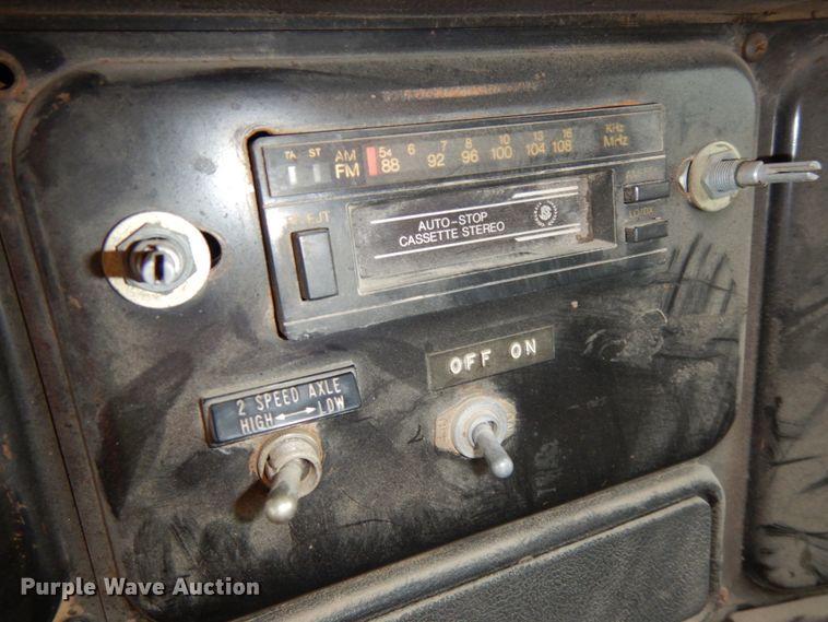 image for item DJ5789 1985 International F2554  dump truck