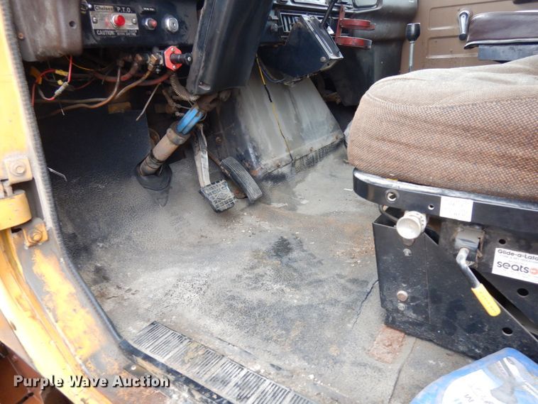 image for item DJ5789 1985 International F2554  dump truck