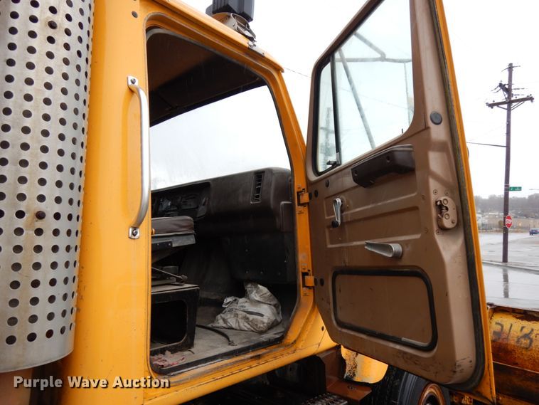 image for item DJ5789 1985 International F2554  dump truck