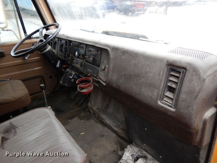 image for item DJ5789 1985 International F2554  dump truck