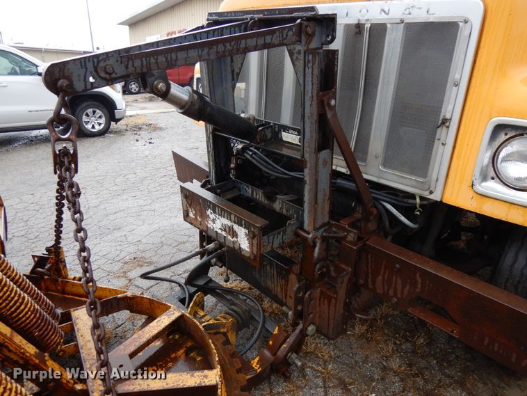 image for item DJ5789 1985 International F2554  dump truck