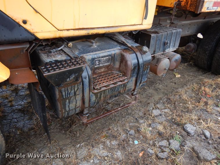 image for item DJ5789 1985 International F2554  dump truck