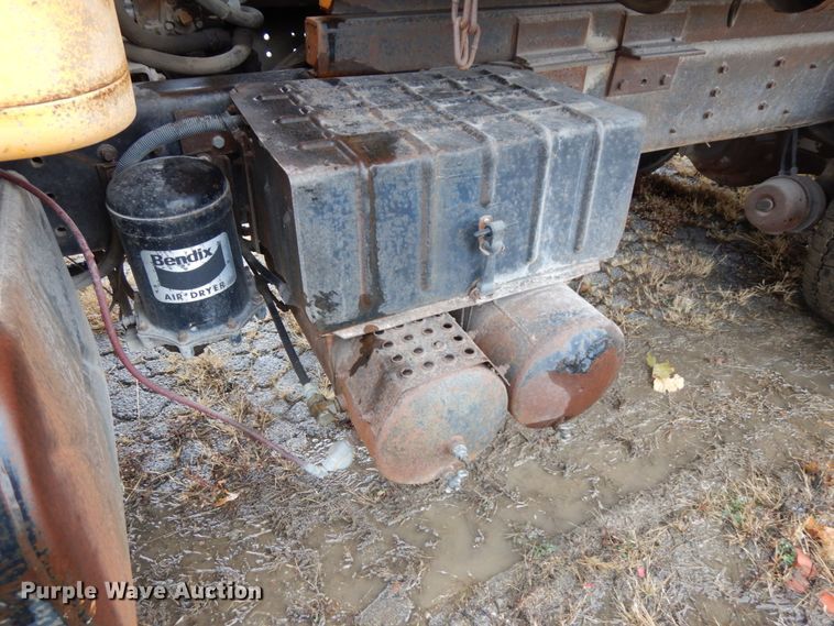 image for item DJ5789 1985 International F2554  dump truck