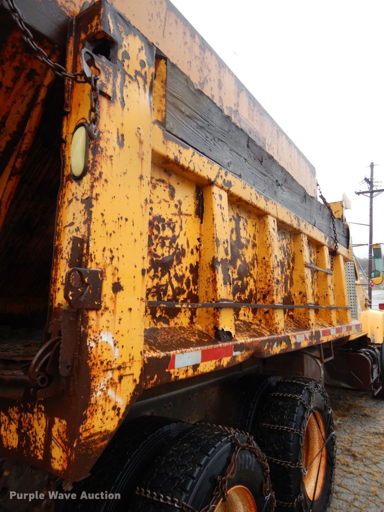 image for item DJ5789 1985 International F2554  dump truck