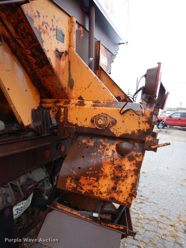 image for item DJ5789 1985 International F2554  dump truck