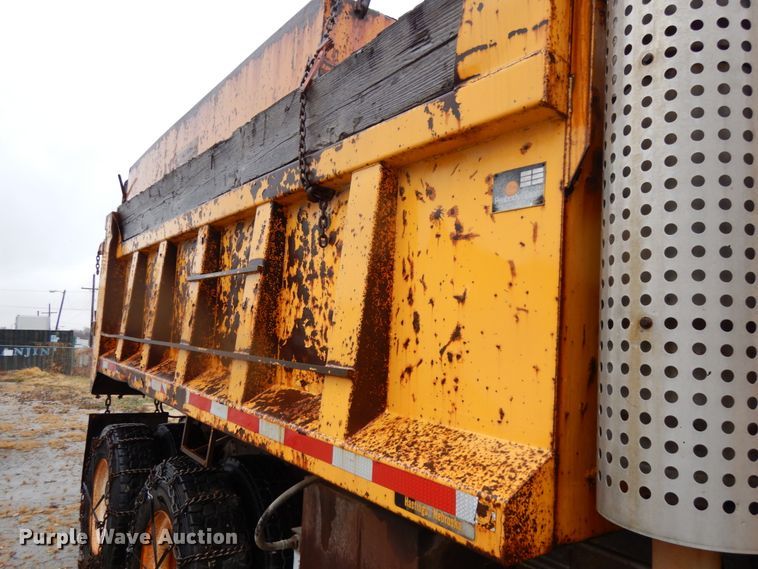 image for item DJ5789 1985 International F2554  dump truck