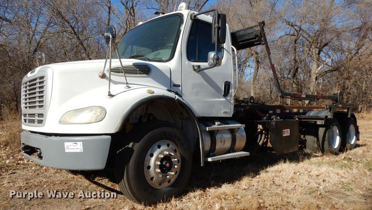 image for item DJ5821 2007 Freightliner Business Class M2  roll-off container truck