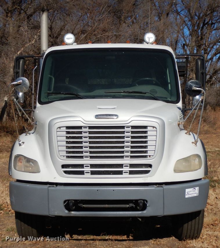 image for item DJ5821 2007 Freightliner Business Class M2  roll-off container truck