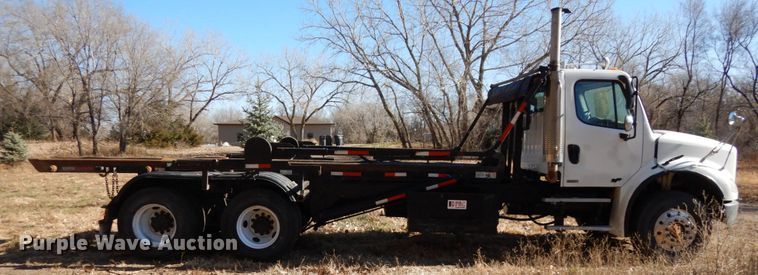 image for item DJ5821 2007 Freightliner Business Class M2  roll-off container truck