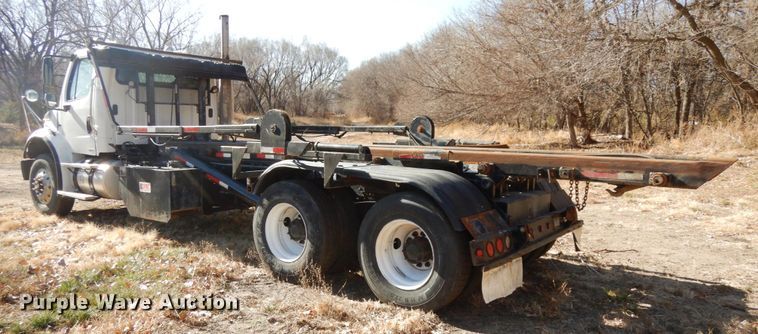 image for item DJ5821 2007 Freightliner Business Class M2  roll-off container truck