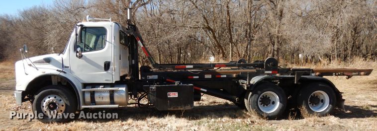 image for item DJ5821 2007 Freightliner Business Class M2  roll-off container truck