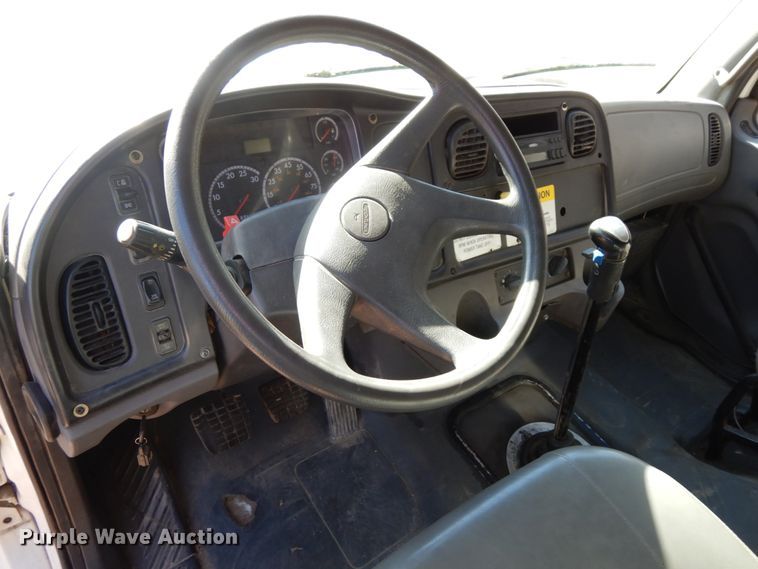 image for item DJ5821 2007 Freightliner Business Class M2  roll-off container truck