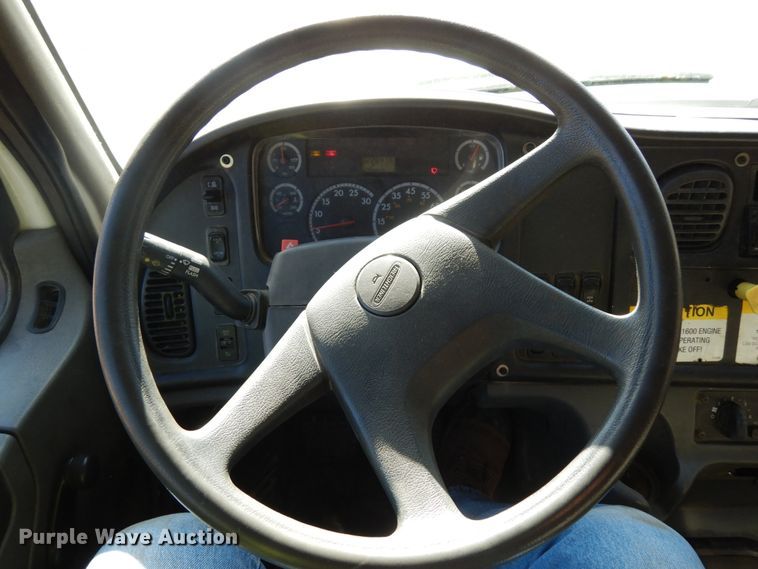 image for item DJ5821 2007 Freightliner Business Class M2  roll-off container truck