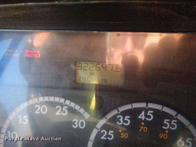 image for item DJ5821 2007 Freightliner Business Class M2  roll-off container truck