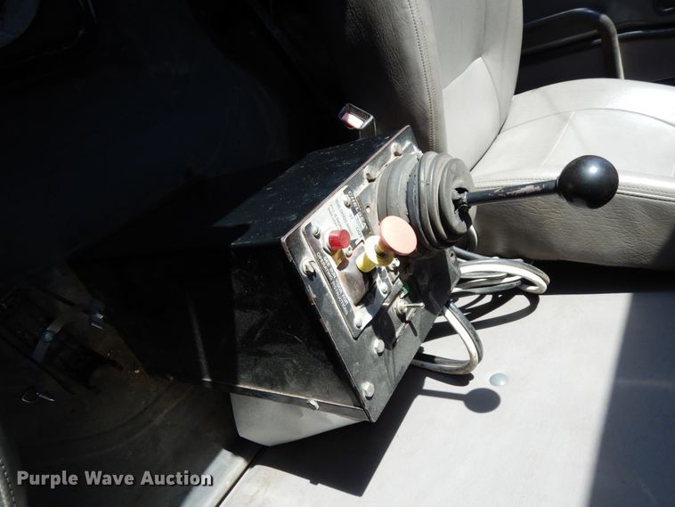 image for item DJ5821 2007 Freightliner Business Class M2  roll-off container truck