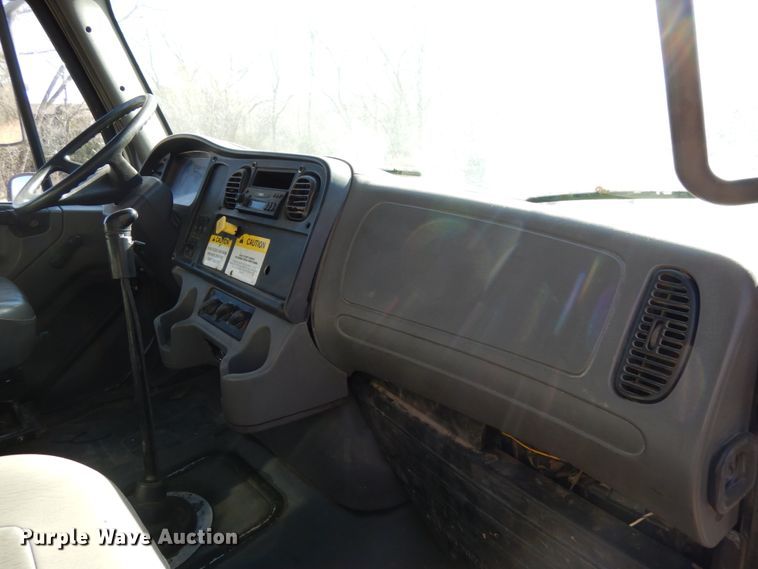 image for item DJ5821 2007 Freightliner Business Class M2  roll-off container truck