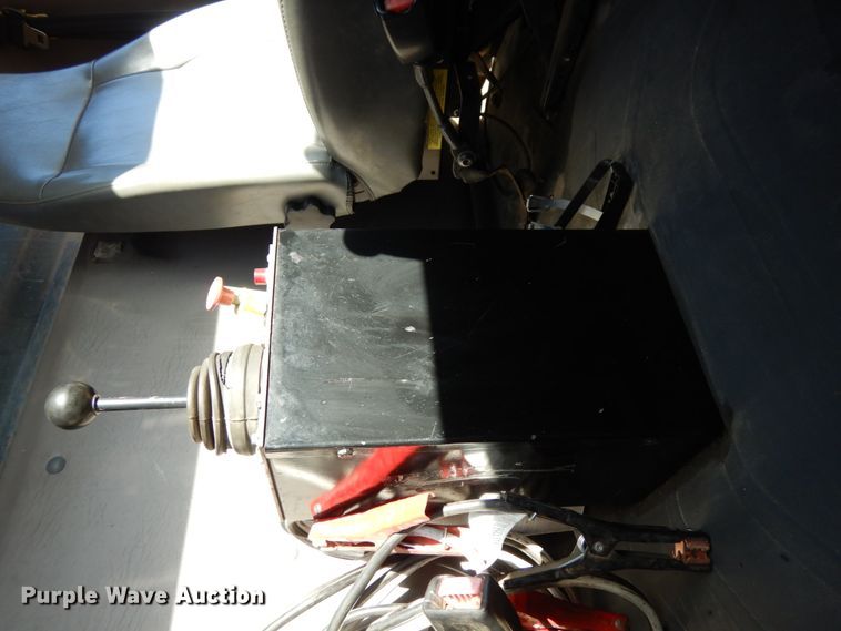 image for item DJ5821 2007 Freightliner Business Class M2  roll-off container truck