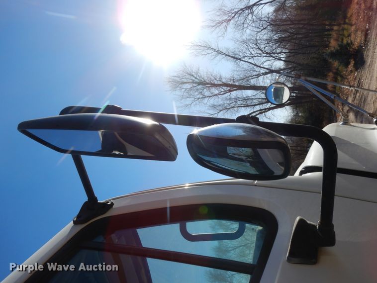 image for item DJ5821 2007 Freightliner Business Class M2  roll-off container truck