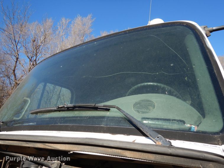 image for item DJ5821 2007 Freightliner Business Class M2  roll-off container truck