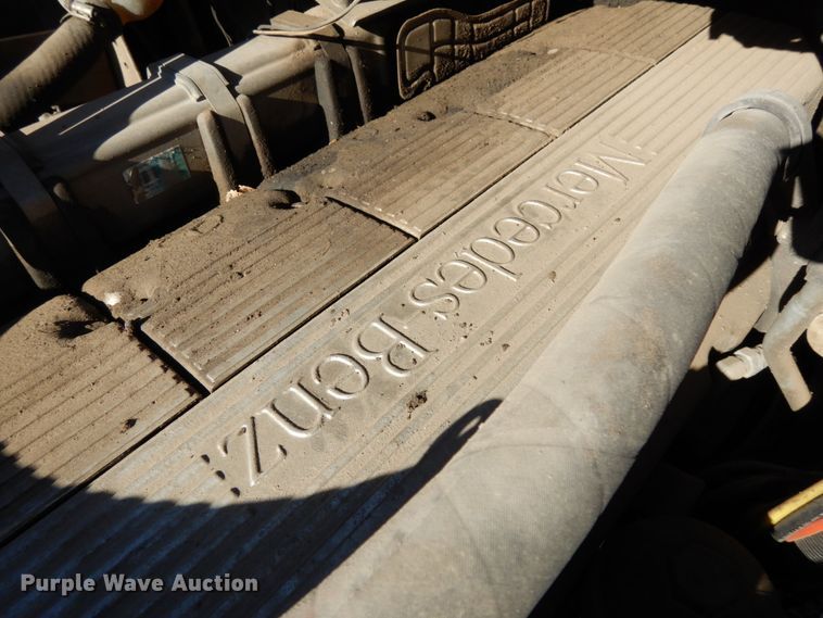 image for item DJ5821 2007 Freightliner Business Class M2  roll-off container truck