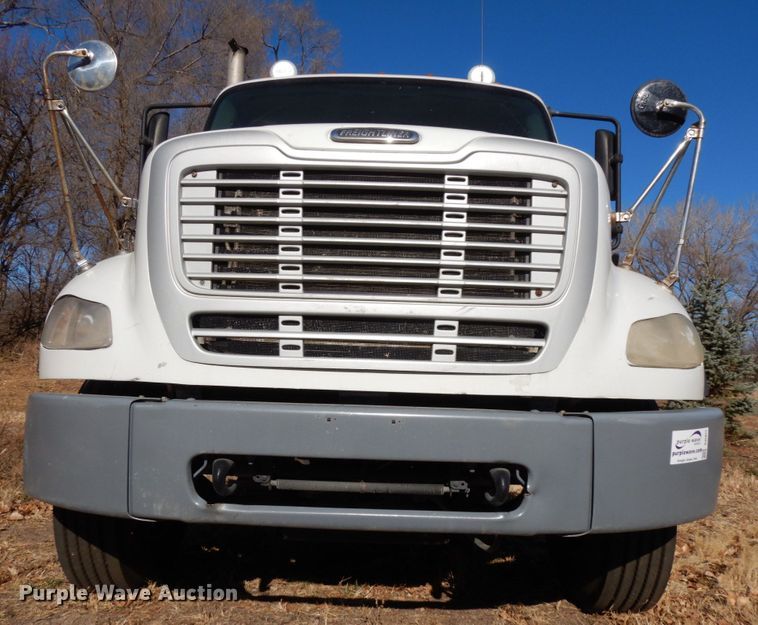 image for item DJ5821 2007 Freightliner Business Class M2  roll-off container truck