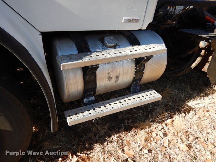 image for item DJ5821 2007 Freightliner Business Class M2  roll-off container truck