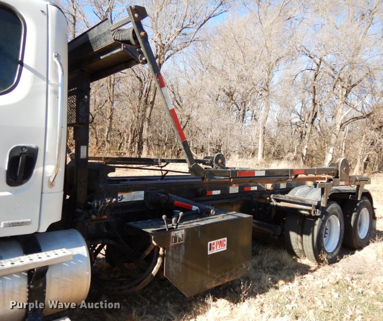 image for item DJ5821 2007 Freightliner Business Class M2  roll-off container truck