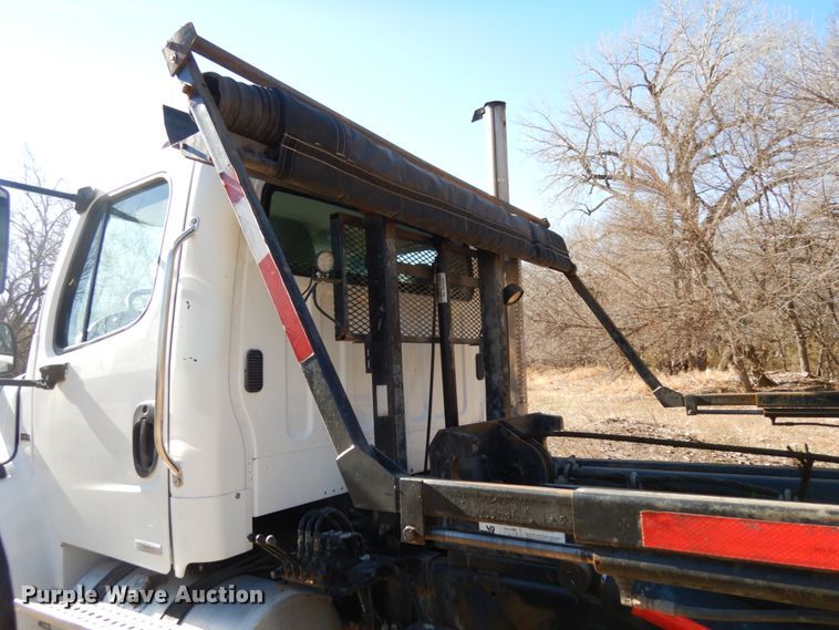 image for item DJ5821 2007 Freightliner Business Class M2  roll-off container truck