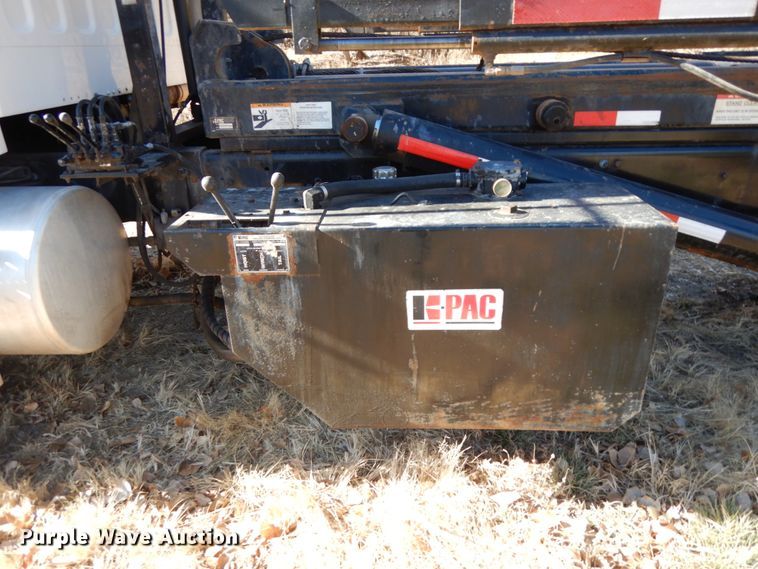 image for item DJ5821 2007 Freightliner Business Class M2  roll-off container truck