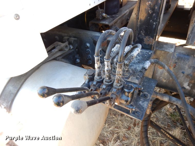 image for item DJ5821 2007 Freightliner Business Class M2  roll-off container truck