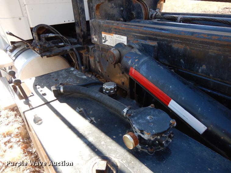 image for item DJ5821 2007 Freightliner Business Class M2  roll-off container truck