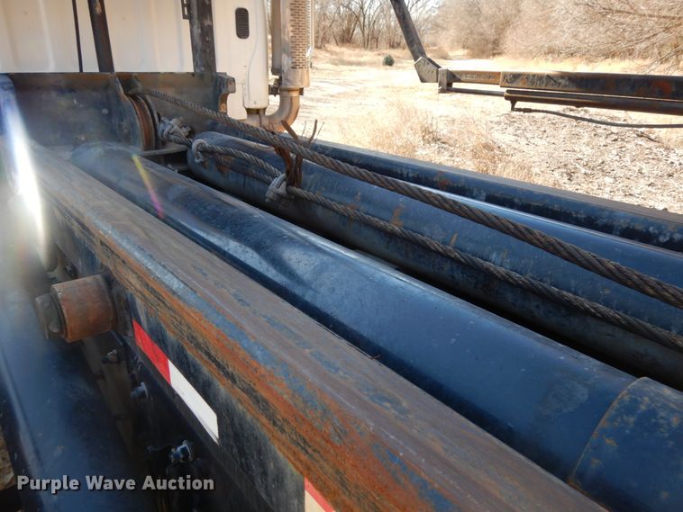 image for item DJ5821 2007 Freightliner Business Class M2  roll-off container truck