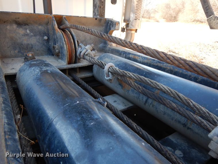 image for item DJ5821 2007 Freightliner Business Class M2  roll-off container truck