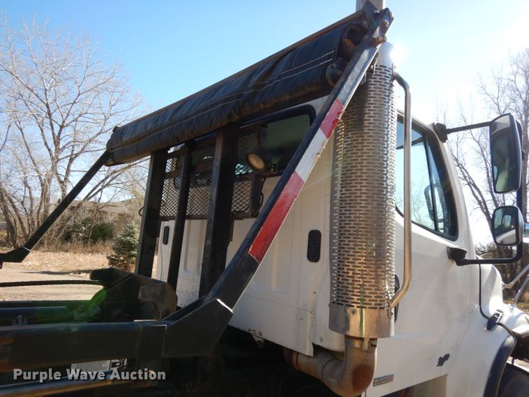 image for item DJ5821 2007 Freightliner Business Class M2  roll-off container truck