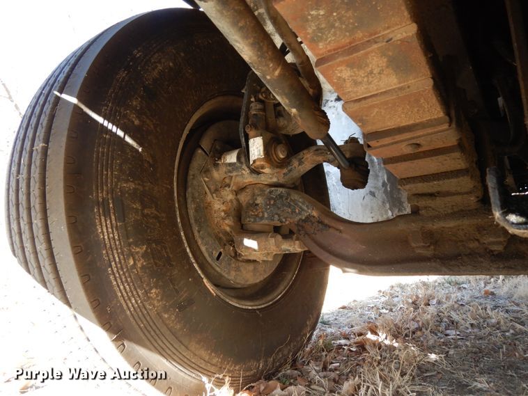 image for item DJ5821 2007 Freightliner Business Class M2  roll-off container truck