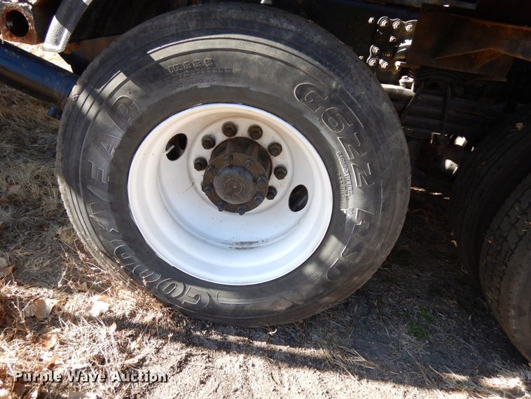 image for item DJ5821 2007 Freightliner Business Class M2  roll-off container truck