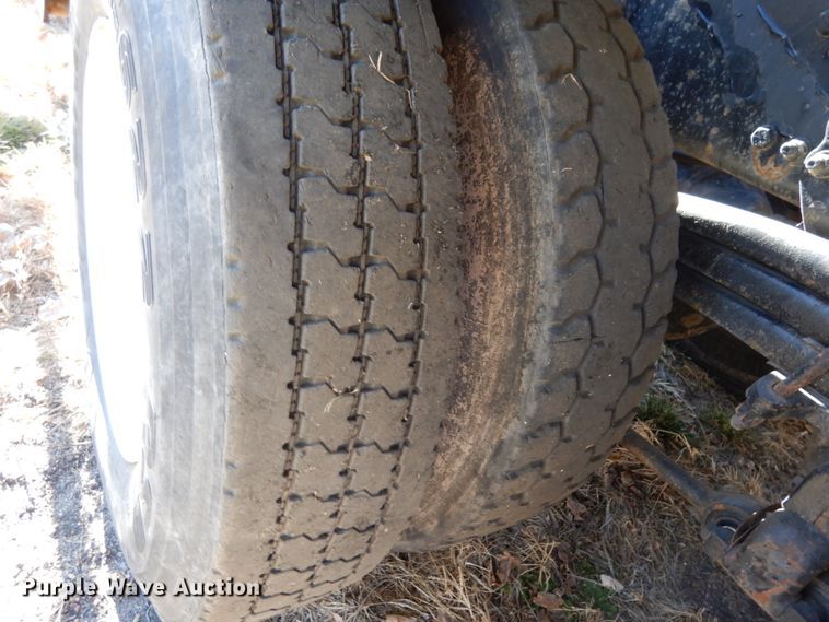 image for item DJ5821 2007 Freightliner Business Class M2  roll-off container truck