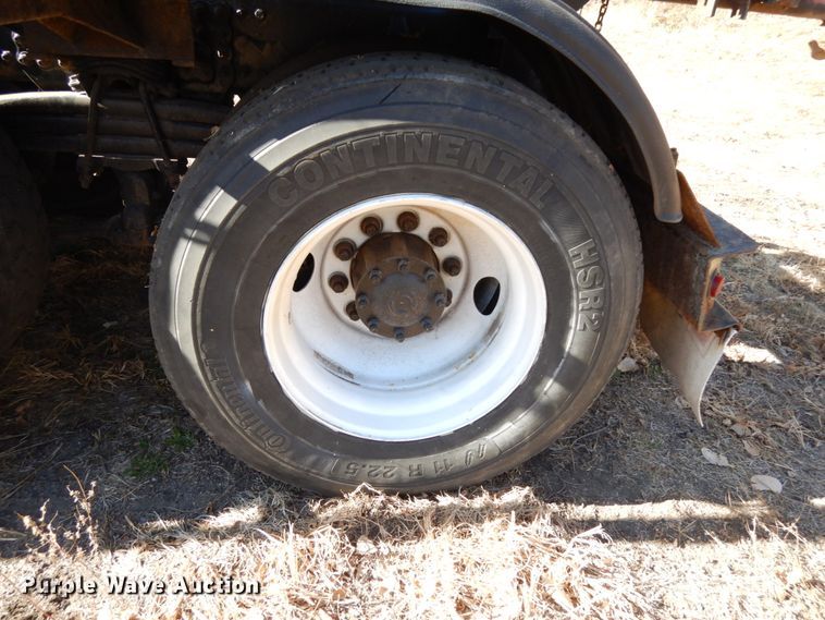 image for item DJ5821 2007 Freightliner Business Class M2  roll-off container truck