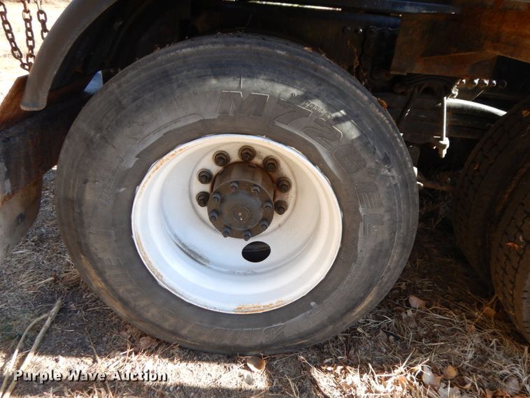 image for item DJ5821 2007 Freightliner Business Class M2  roll-off container truck