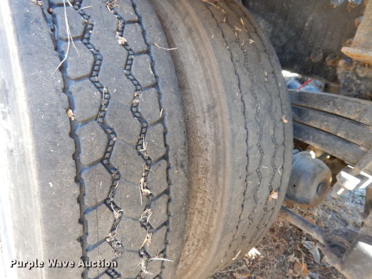 image for item DJ5821 2007 Freightliner Business Class M2  roll-off container truck