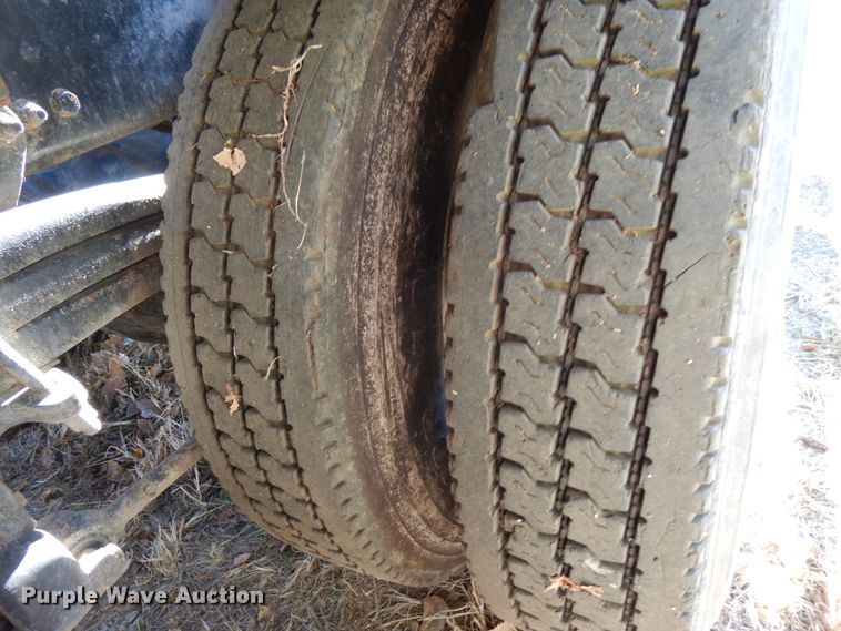 image for item DJ5821 2007 Freightliner Business Class M2  roll-off container truck