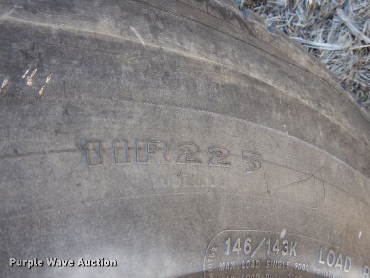 image for item DJ5821 2007 Freightliner Business Class M2  roll-off container truck