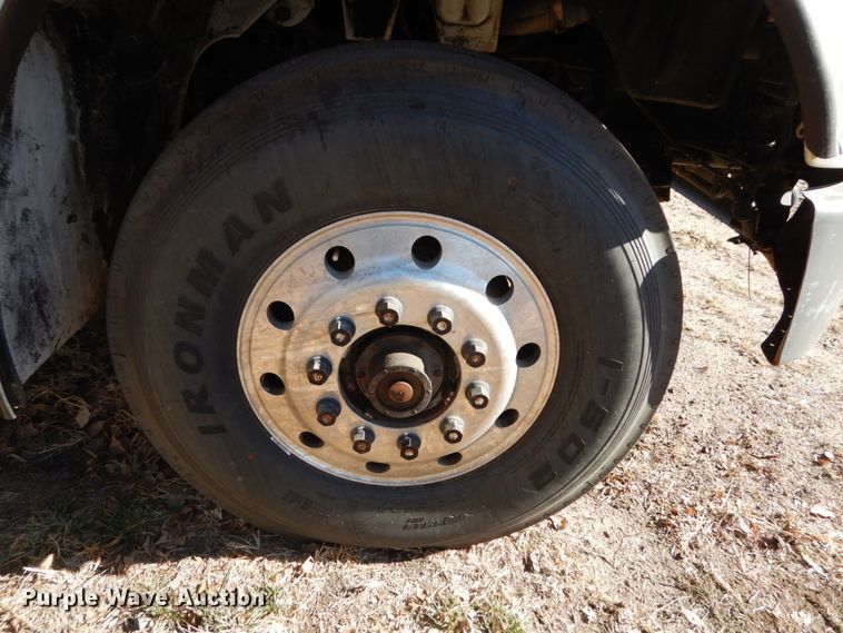 image for item DJ5821 2007 Freightliner Business Class M2  roll-off container truck