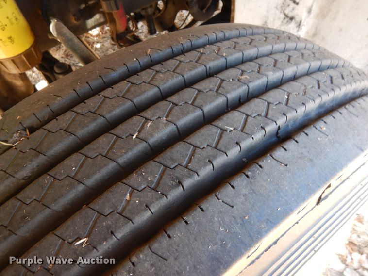 image for item DJ5821 2007 Freightliner Business Class M2  roll-off container truck