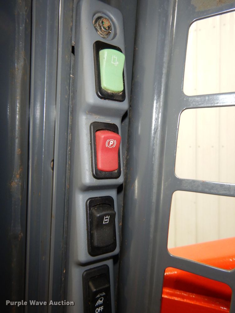 image for item DJ5827 2018 Kubota SSV75  skid steer loader