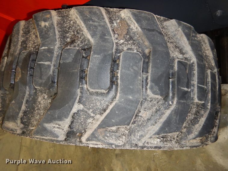 image for item DJ5827 2018 Kubota SSV75  skid steer loader