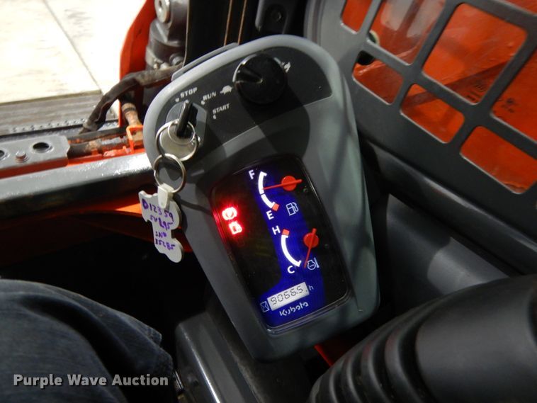 image for item DJ5828 2016 Kubota SSV75  skid steer loader