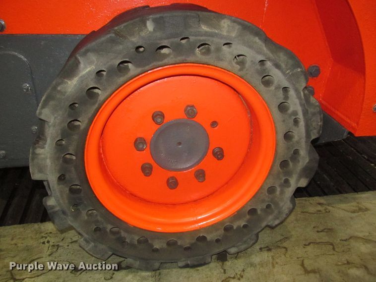 image for item DJ5828 2016 Kubota SSV75  skid steer loader